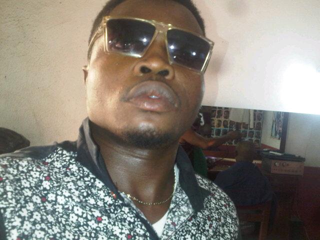 Gentle loving nd carering heartd guy I am I lov music reading inspirational books nd beliv in hard working