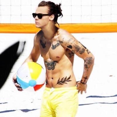 follow @nocontrolouis_ and ask her for a follow back. do it, she gave you this free follow❤️