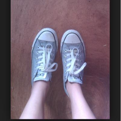 AwkwardMummy's profile picture. You know the good looking mum at the school gates? The one in the tight yoga pants and a 4x4 Porsche? I'm the one in a corsa behind her.