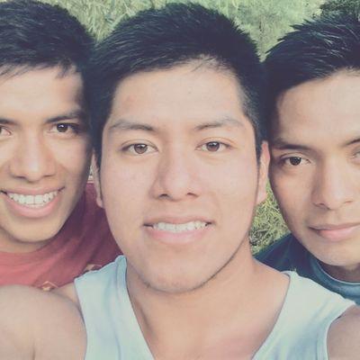 cantar canciones en ingles con palabras que no existen, es lo mejor!! :)