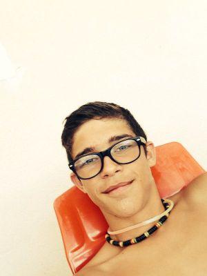 Me encantan tus ojitos azules me encanta tu son risa y me encanta cuándo de tu boca sale un teq para mi. Teamo y siempre lo are ♥ VRN