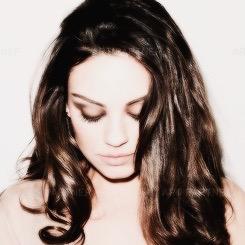 If I could paint the sky, all the stars would shine upon in red. | THG RP.