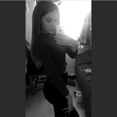 Instagram: Ellielongleyy