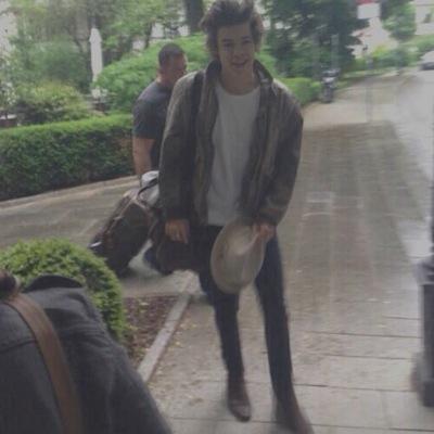 follow @louvelybuns please :)