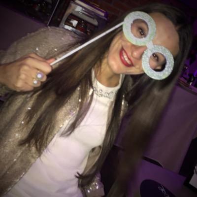 Amante de la Danza, la tecnología, los vinos, los gatitos, los viajes, etc...  esotérica de corazón!!