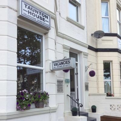 Taunton House Bed & Breakfast aims to offer a totally relaxing experience in a cosy, friendly atmosphere