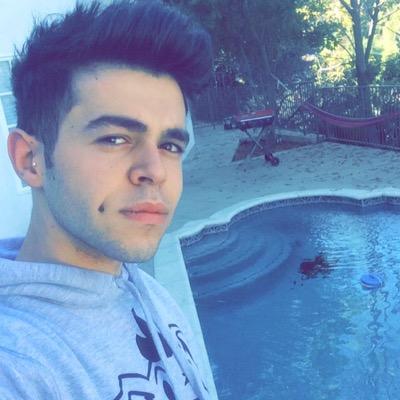 I like making people smile, my main is @finejanoskians, you can follow that if you want i follow back :)