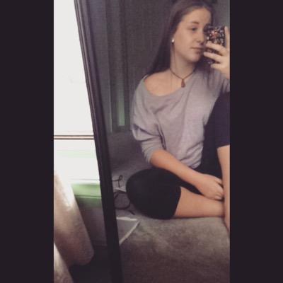 Australian girl who loves Music, Youtube, Books and Friends.