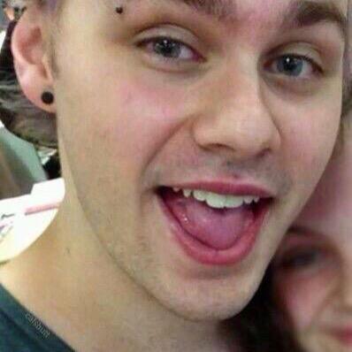 hi cutie, go follow @deepthroatmuke and ask for a follow back