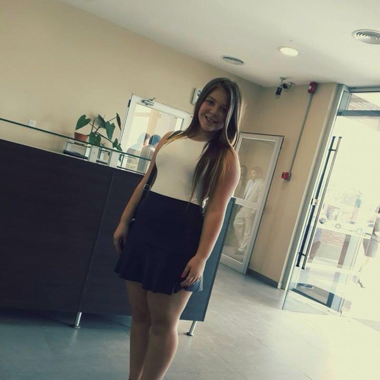 Orian3 // Ochoaa:) // Lalii :) // abrahm 3 // mahone;) caro domenech diosaaa :) que quieres que aga si ella baila enamora y es que no le importa nadaaa :)