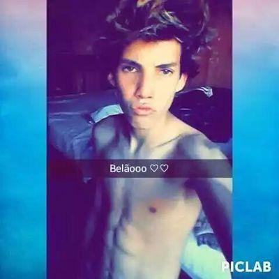 Eu torrei um baseado com a novinha do meu lado ...