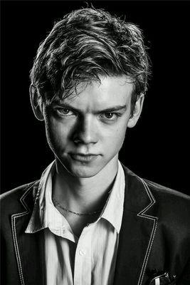 I was made from the fateful meeting of heaven and hell. I tore out my sister's heart and she tore out my feathers.
||RP21+|| #ApocalypseNow