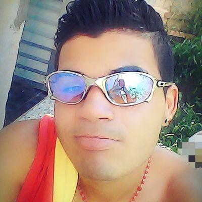 segue no instagram sigo de volta ..( lukiinhas_ ) ..    EM UM RELACIONAMENTO SÉRIO @Ariianne_Alves