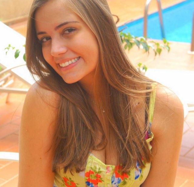 “A vida é feita de escolhas. Quando você dá um passo para frente, alguma coisa fica para trás.”

Gossip Girl.                          Te amo mt meu amor!