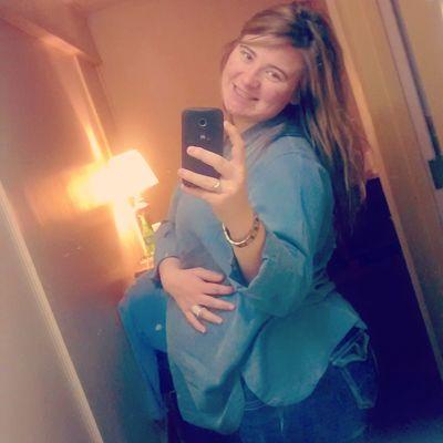 I'm 20 years old ; from marked tree ar!
&& mommy to be MARCH 4TH 2015 MY LITTLE ONE WILL BE HERE