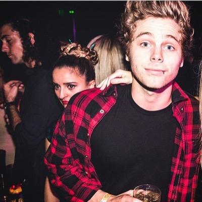 just gave you a free follow ♡ :)