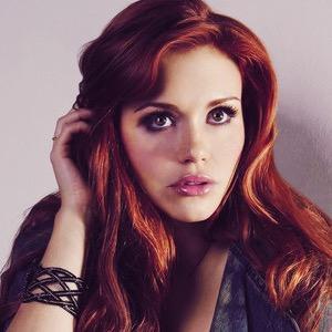 ❝From a trickle to a roar!❞ Neverland's first, and only, pirate fairy. If you give me the blue dust, I'll give you quarter. #PixieHollow #DisneyRP