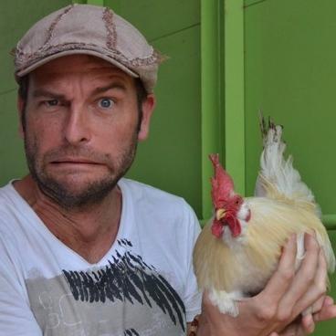 a nomadic deaf fella working as full-time tour guide for Hands On Travel living in a tiny home in Tacomaaaaaaaah!