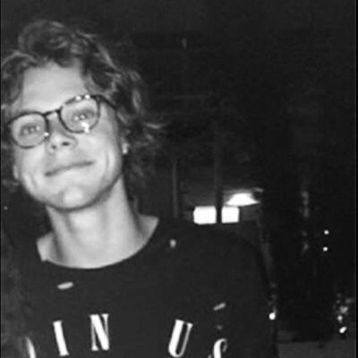 ashton is perfect ~pics and gifs of the one and only~ *gifs and pics arent mine credit to owners*
•@VegemiteIrwin94•