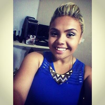 Porque ele se entrego por mim porque a cruz é importe pra mim porque simplesmente não tenho outro motivo pra viver, Pela gloria do rei por amor ou rei .♪ #Jesus