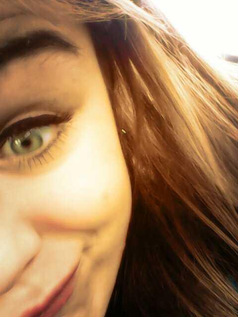 I'm DIRECTIONERSS:) Singing and dancing. Snapchat: inuusiaa