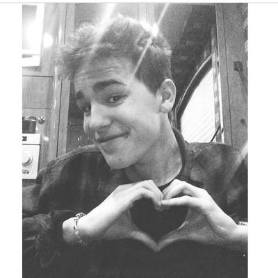 free follow from @otrakylie ! :-) please follow her and retweet/favorite the link in her bio! be active :)