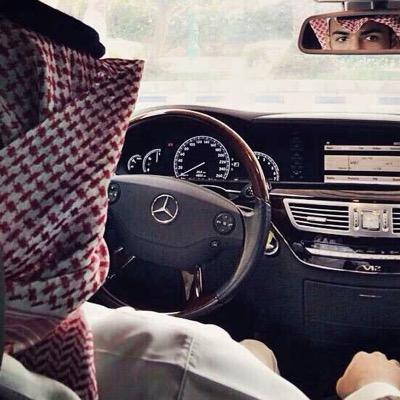 اصَاابنِي الوَجع مِن حَديِث غرَيب عِندَماا قاَل لِي ؛ مَحظُوظُ مِن يمّلكٌ قَلبُك .. ♡̷̷̷̷̷̷