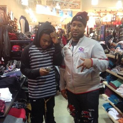 God 1st  Family 2nd follow me 
Free my guys #FreeCracc #FreeChuccie 
#FreeVinny