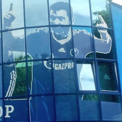 Schalker, Student | twittere v.a. über Fußball | ironie wird bei mir groß geschrieben | folgt keinen Massenfolgern | #FCKNZS I #SchalkeundderFCN