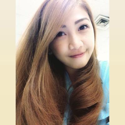 A shopaholic, part time student, full time daughter,...