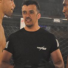 Sou o Edy, Casado com a Joice e pai da raissa, 
Umbandista Brasileiro, Praticante/Treinador de Muay Thai e MMA,