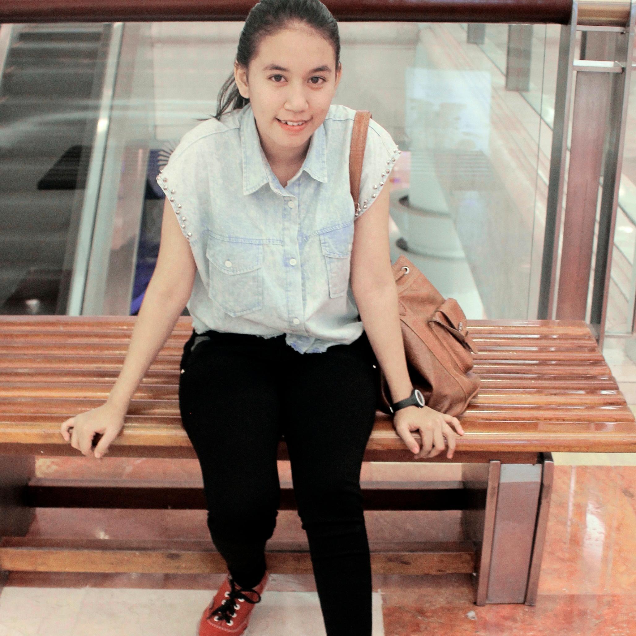 hennykronikarut's profile picture. ~hennykronikaruthoktaviaambarita~ ~unimed~ Pematangsiantar,30 oktober'93~ *octoberwish* i love you so much :* || instagram & line : henny.kronika || BBM : 7fa7c