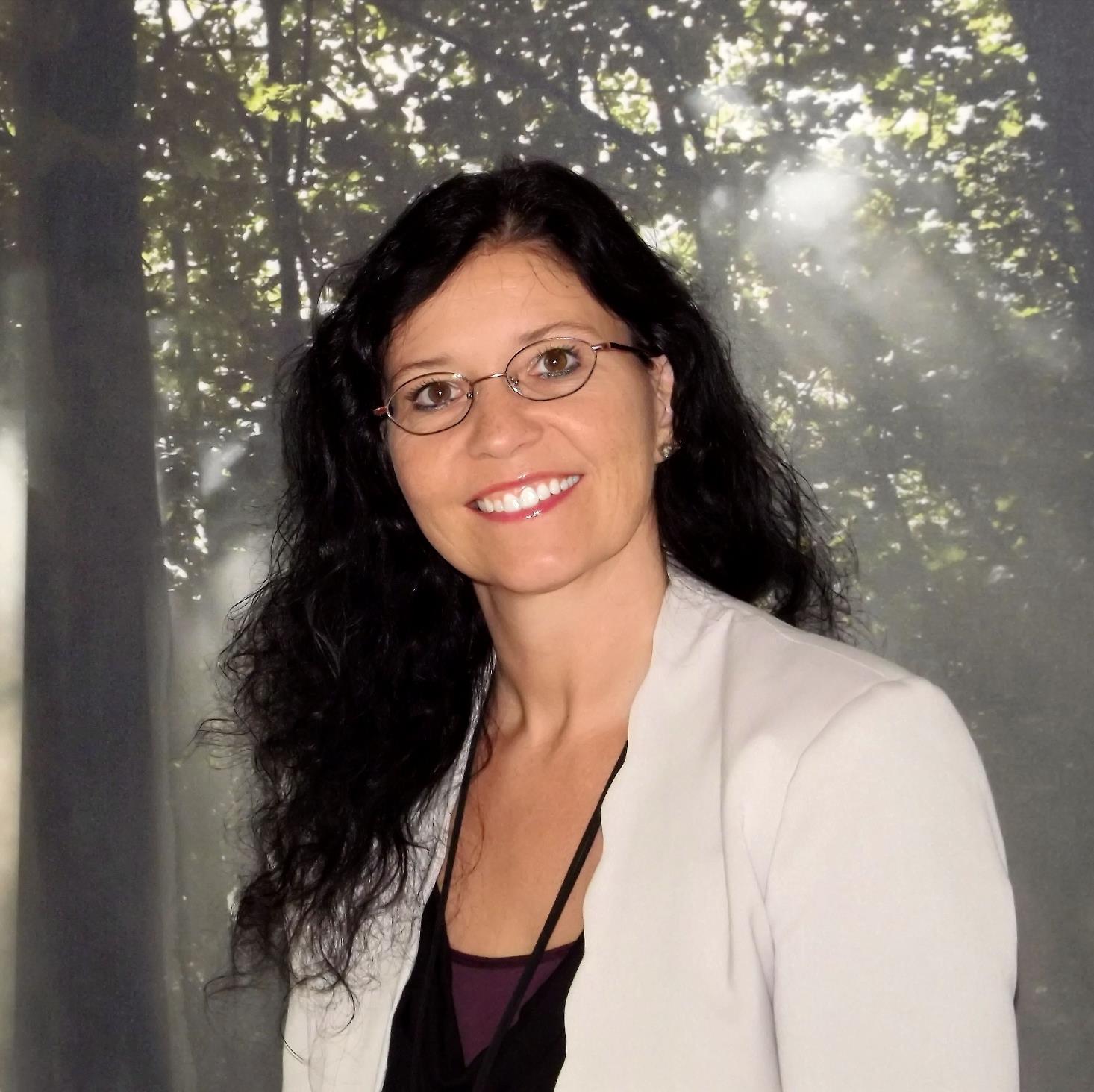 Wedding & Events planner, Zeremonienleiterin, Communication & Marketing planner, Journalistin, Tour guide, Arbeisagogin