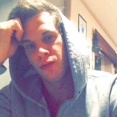 dennis020489's profile picture. 