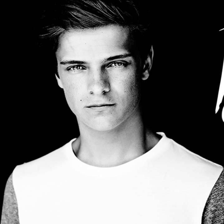 LoversGarrix's profile picture. 