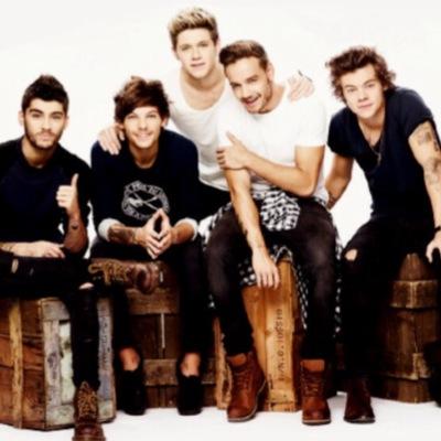 WE ARE 1D FAMILY!! ✌️