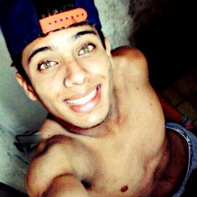 #sou diego silva gosto de jogar futebol adoro namora , sou filho de deus sou simples e tenho muito amor pra da isso é um poco de mim
