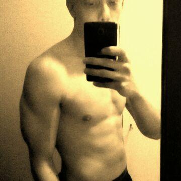 - fitness addict 
- go hard or go home
- hard work pays off
- rapper net als iedereen.