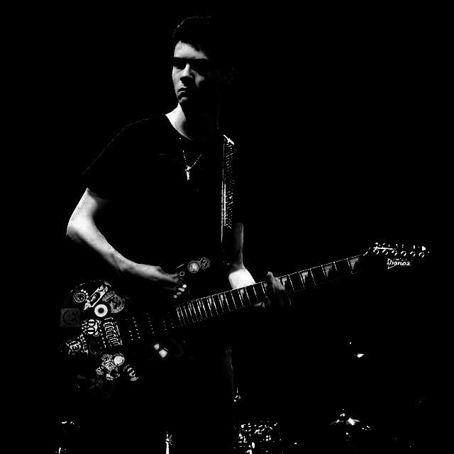 Chroniqueur pour @startrackcrush, scénariste et réalisateur amateur, guitariste et fan de @greenday et @simpleplan. Sinon ma copine c'est @FannyBlanc182.