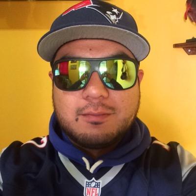 Mexicano a mas no poder, aprendo de la vida, satisfecho con mis logros pero con sed de seguir creciendo y sobre todo muy alegre.