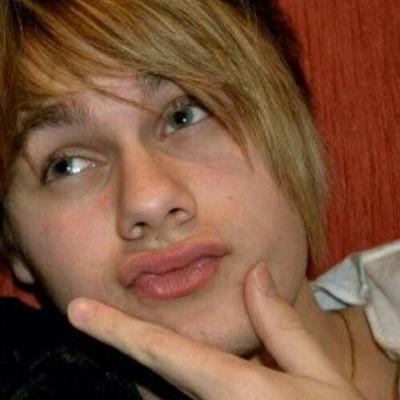 follow @lukeslegs69 plz and RT if you agree https://t.co/vSoGEsJ1VI x