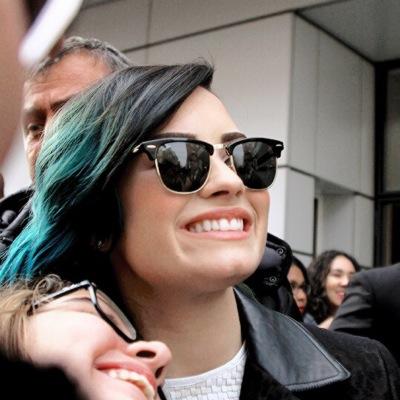 perrie te amo. {@closenelson @backtorhythmix_ las amo con mi vida}