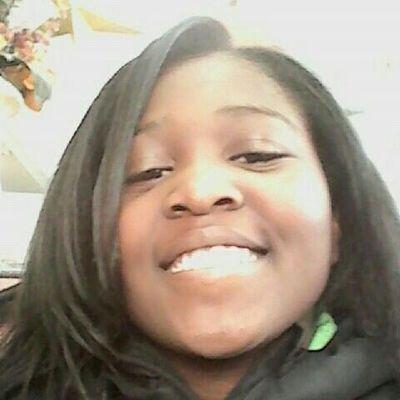 Profile Picture of Julia Mckinnon (@juliasarah1228) on Twitter