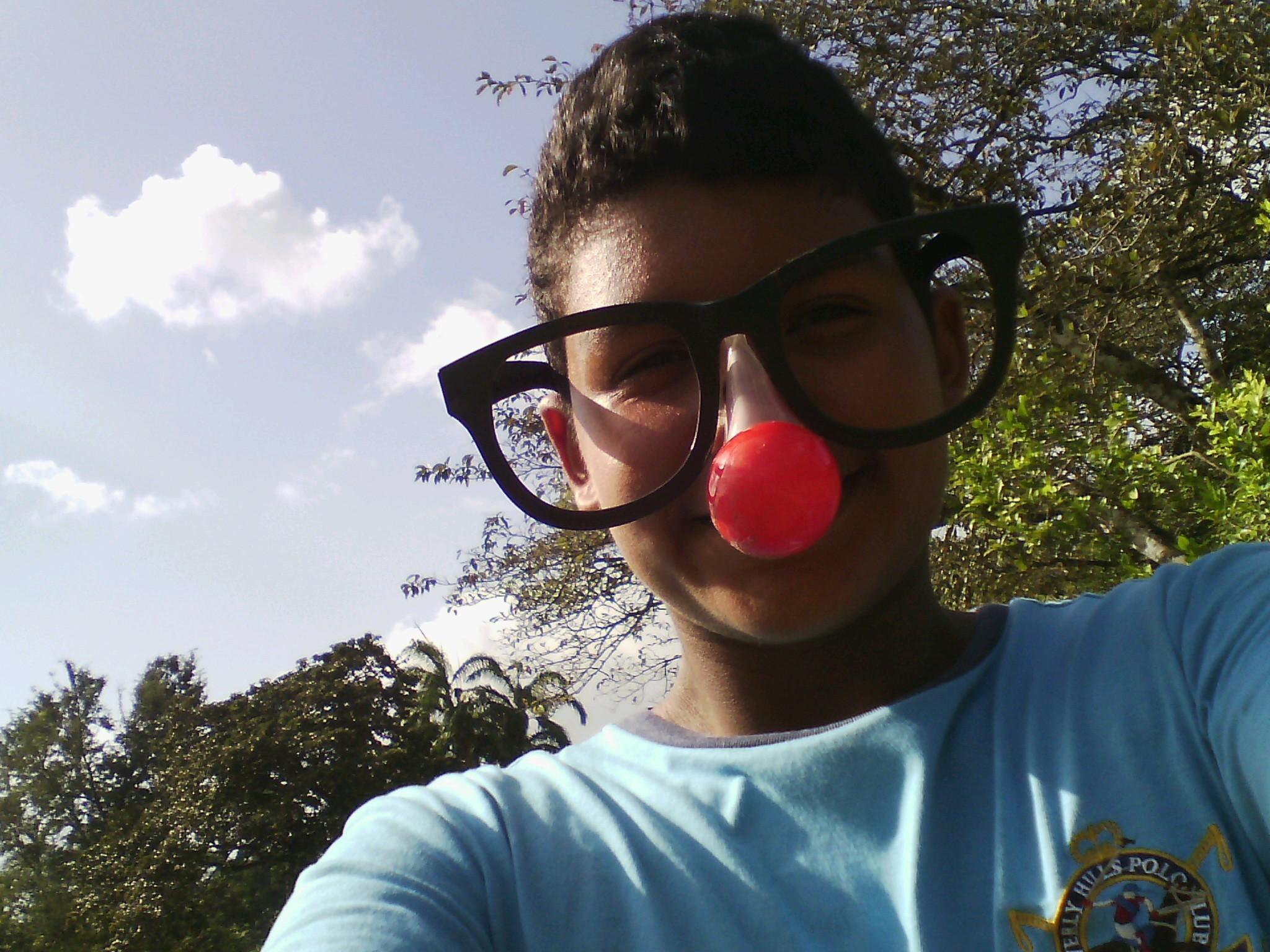 futbolista,basketbolista,Basebolista,Modelo,PoliciaEnCubierto...Bueno en Fin eso es todo lo que quisiera ser pero soy un chico normal.. Keep Calm And Believe I