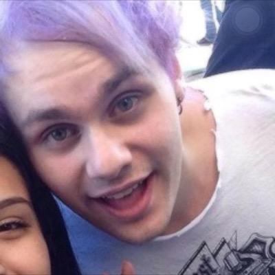 hi! this is a free follow from @frantas5sos so could you go and follow that account?☺️