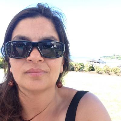 Mujer casada, madre de tres hijos. Ingeniero. Feliz de la vida