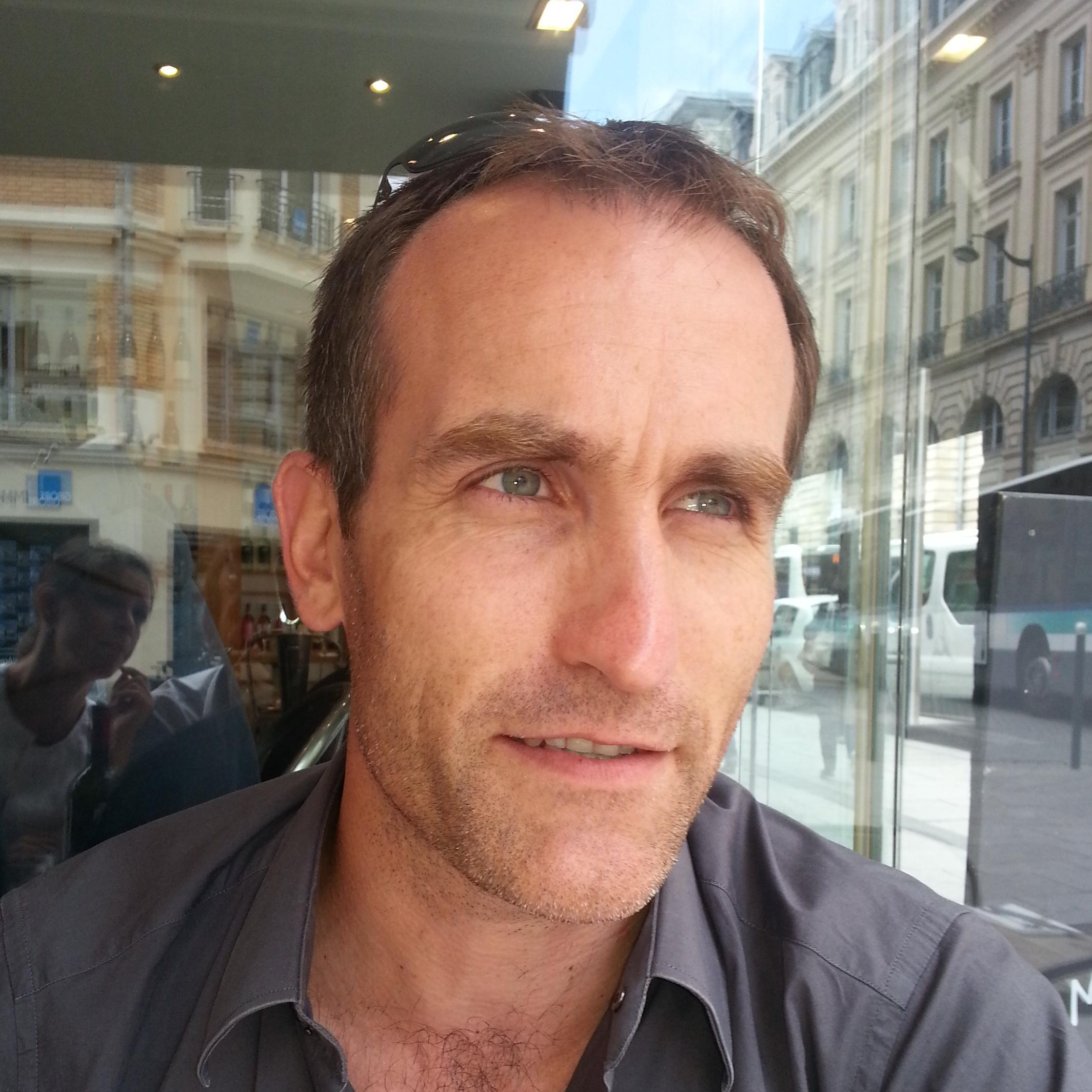 Chargé d'AVV chez @Open_ESN, en charge des offres Testing. Joueur de bad et président du @sjb35.