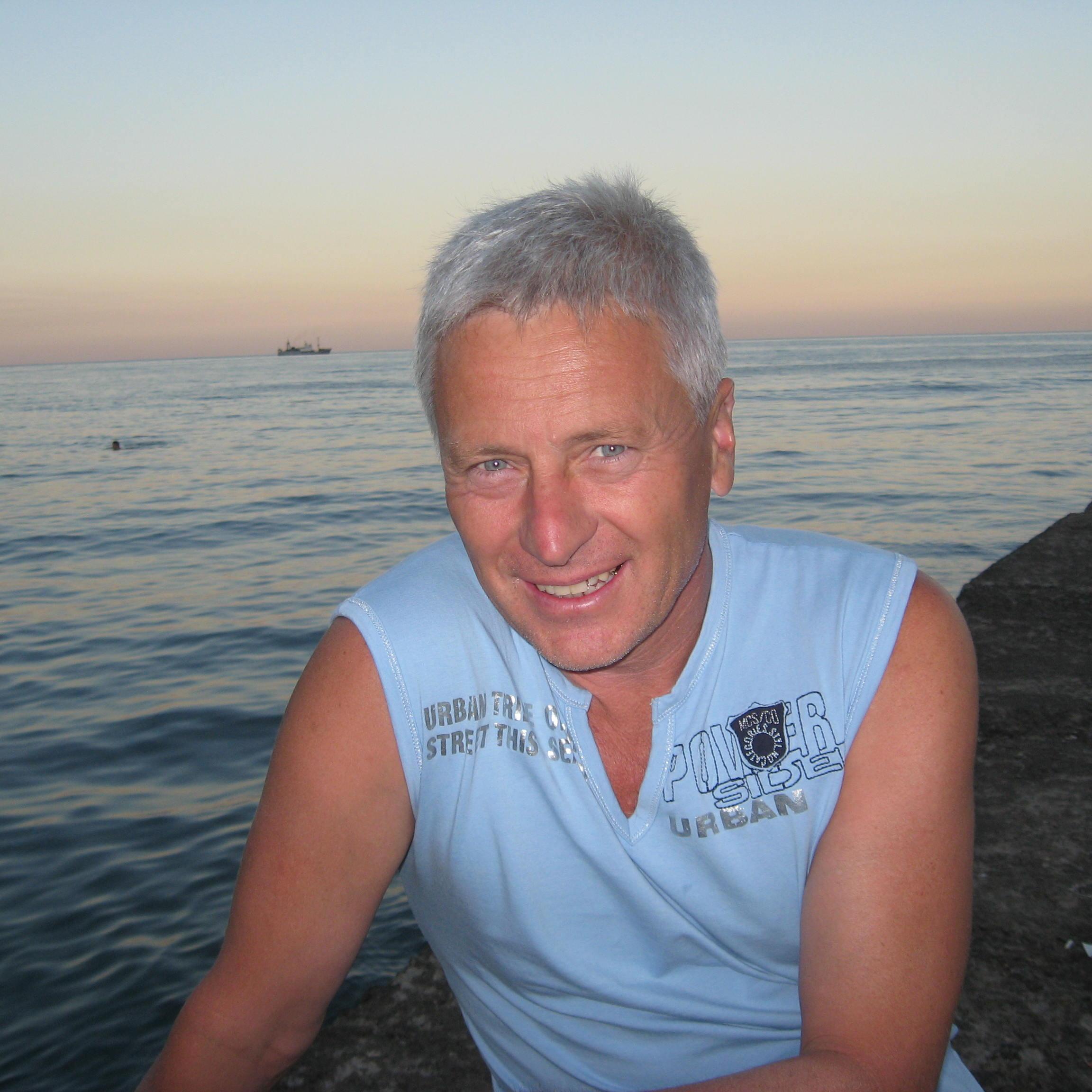 57,служил Родине,не прошу не боюсь не верю.