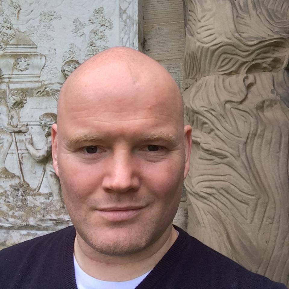 Software Developer, runner, cyclist and gamer. I am also a dad to twins.
