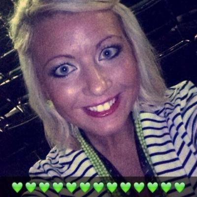 _aliciaoverton_'s profile picture. 